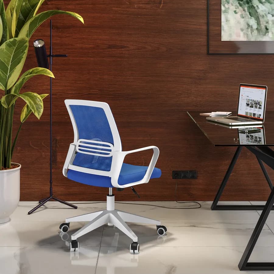 Poltrona da ufficio girevole in tessuto mesh blu con struttura in nylon bianco - Gotica
