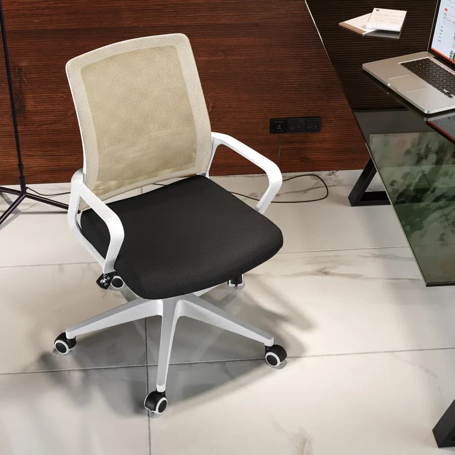 Poltrona da ufficio girevole in tessuto mesh nero e beige con struttura in nylon bianco - Gotica