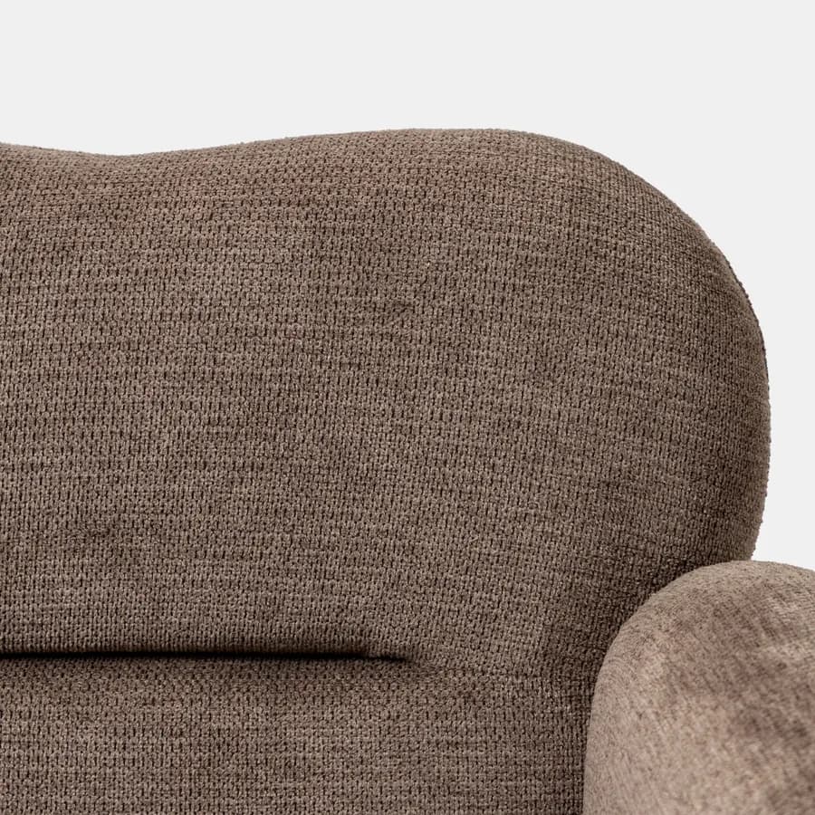 Poltrona in legno con rivestimento in tessuto effetto maglia cacao - Voteo