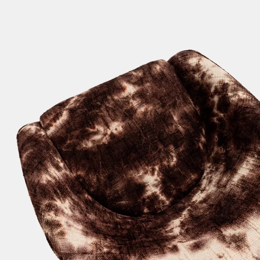 Poltrona in tessuto tie dye caffè con gambe in metallo nero - Abika