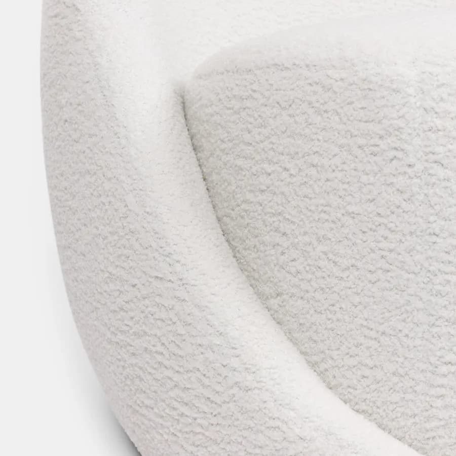 Poltrona in tessuto teddy bianco con schienale a guscio - Maved
