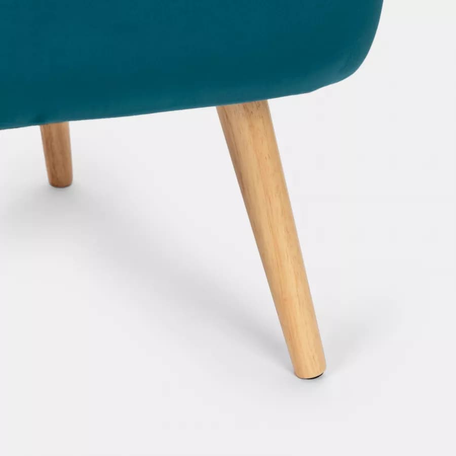 Poltrona in velluto blu petrolio con gambe in legno - Elenor
