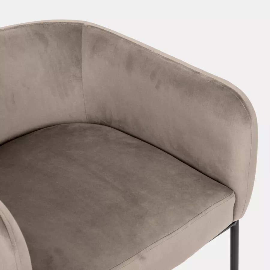 Poltrona in velluto grigio fumo con braccioli - Mallory
