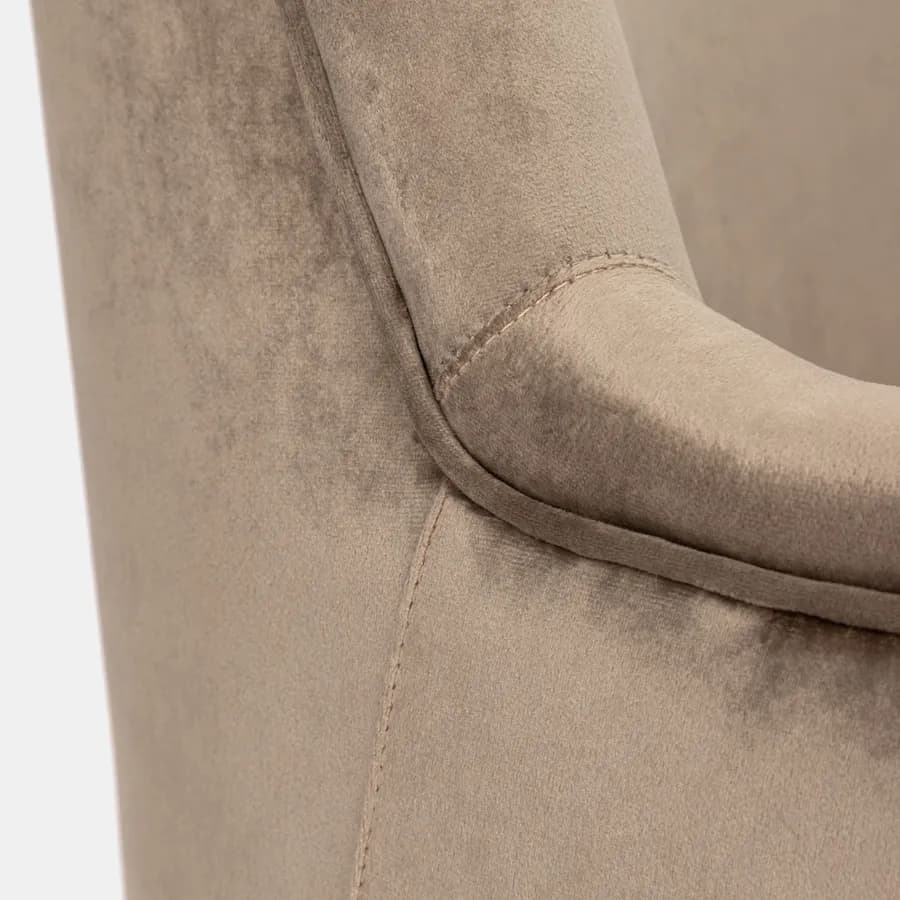 Poltrona in velluto cioccolato con gambe in legno - Elenor