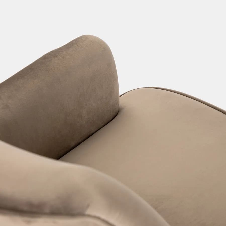 Poltrona in velluto cioccolato con gambe in legno - Elenor