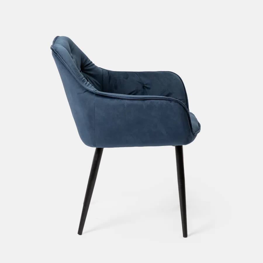 Poltrona in velluto trapuntato blu con gambe in metallo nero - Sulis