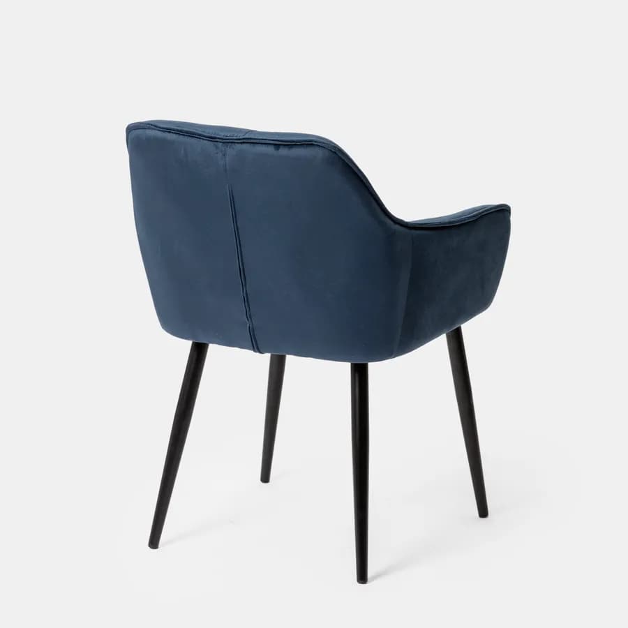 Poltrona in velluto trapuntato blu con gambe in metallo nero - Sulis