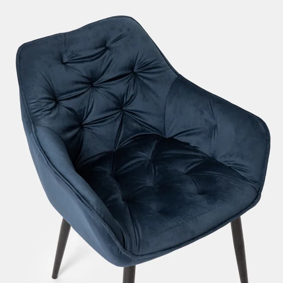 Poltrona in velluto trapuntato blu con gambe in metallo nero - Sulis