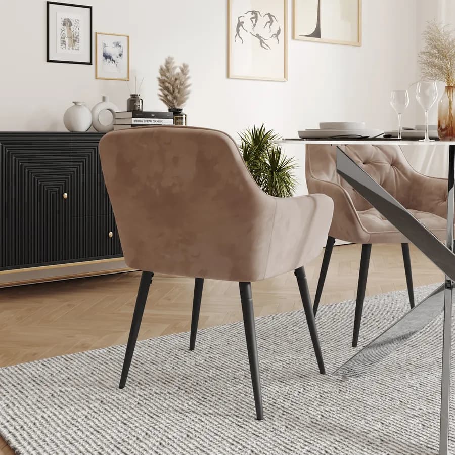 Poltrona in velluto trapuntato cappuccino con gambe in metallo nero - Sulis