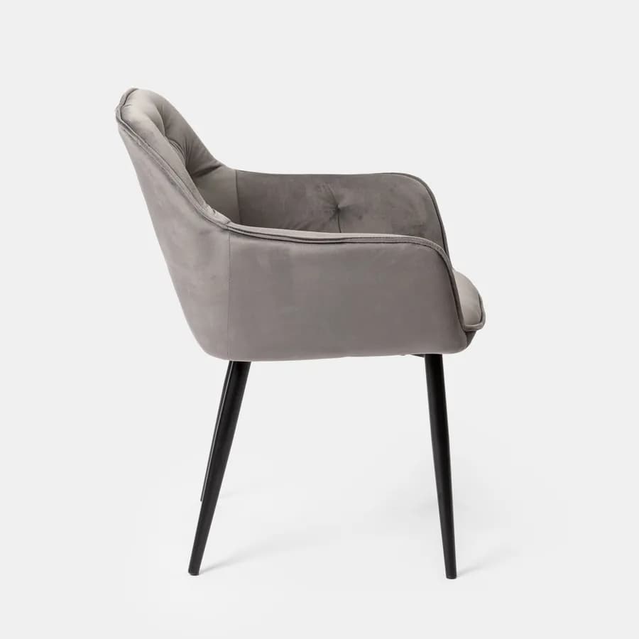 Poltrona in velluto trapuntato grigio scuro con gambe in metallo nero - Sulis