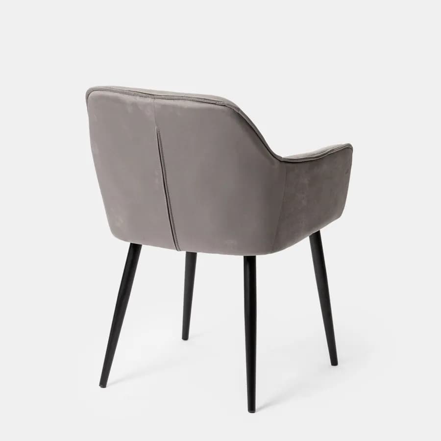 Poltrona in velluto trapuntato grigio scuro con gambe in metallo nero - Sulis