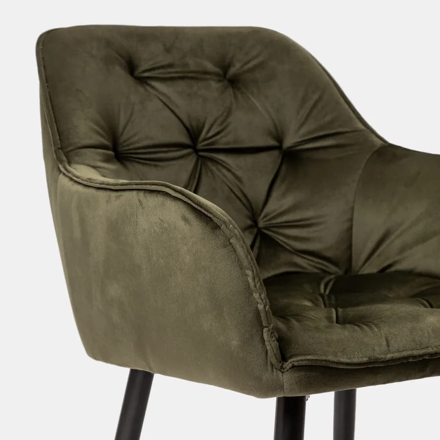 Poltrona in velluto trapuntato verde scuro con gambe in metallo nero - Sulis