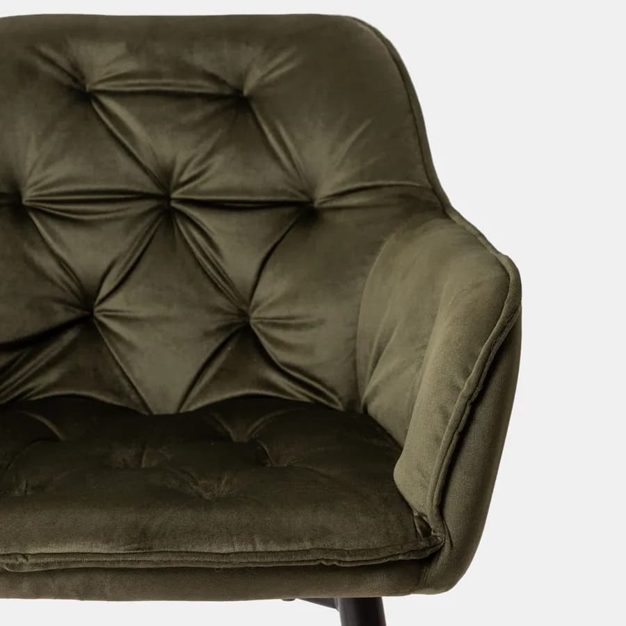 Poltrona in velluto trapuntato verde scuro con gambe in metallo nero - Sulis