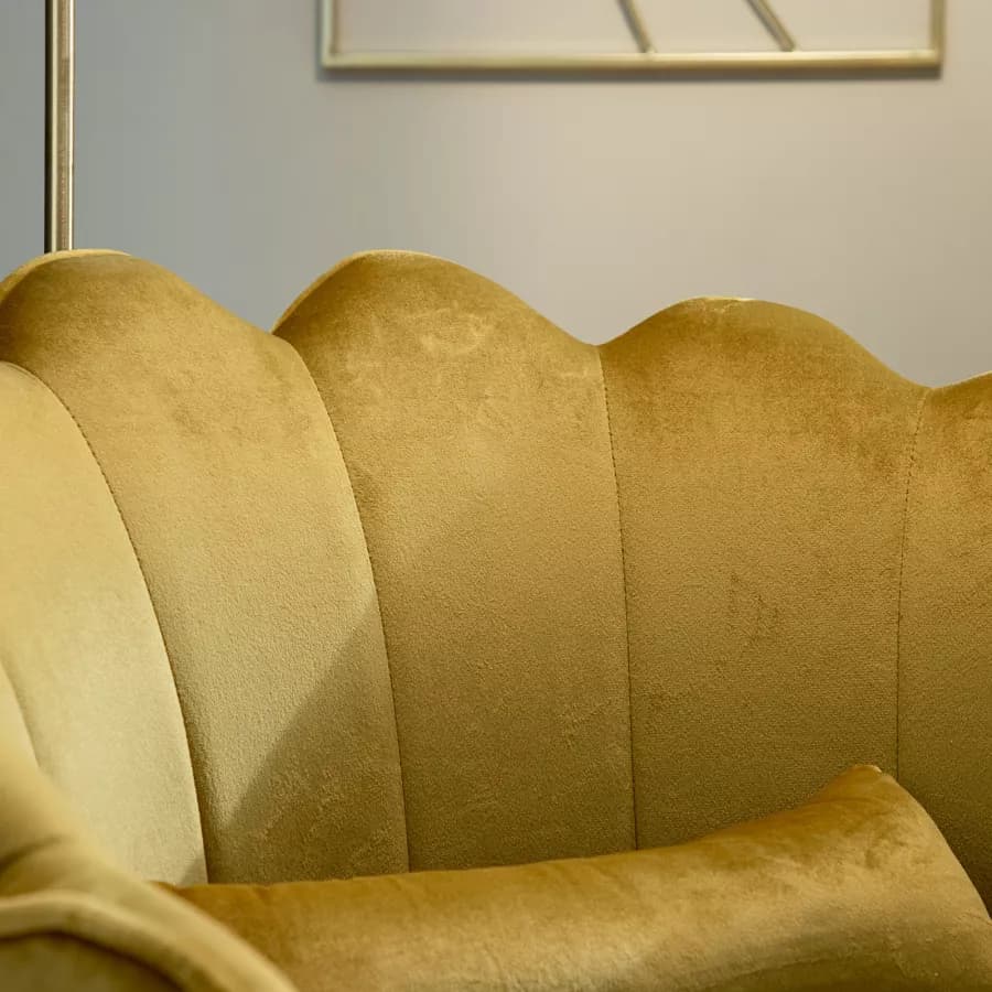 Poltrona in velluto giallo ocra con gambe oro - Oden