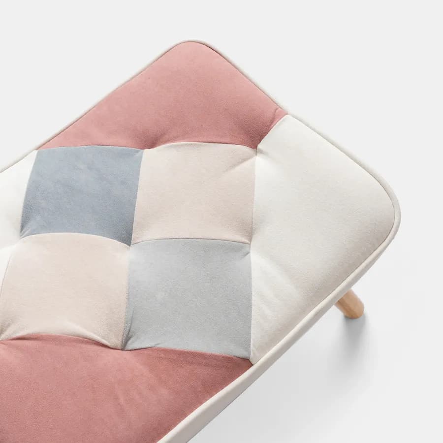 Poltrona scandinava in tessuto patchwork multicolor rosa con poggiapiedi - Copenaghen