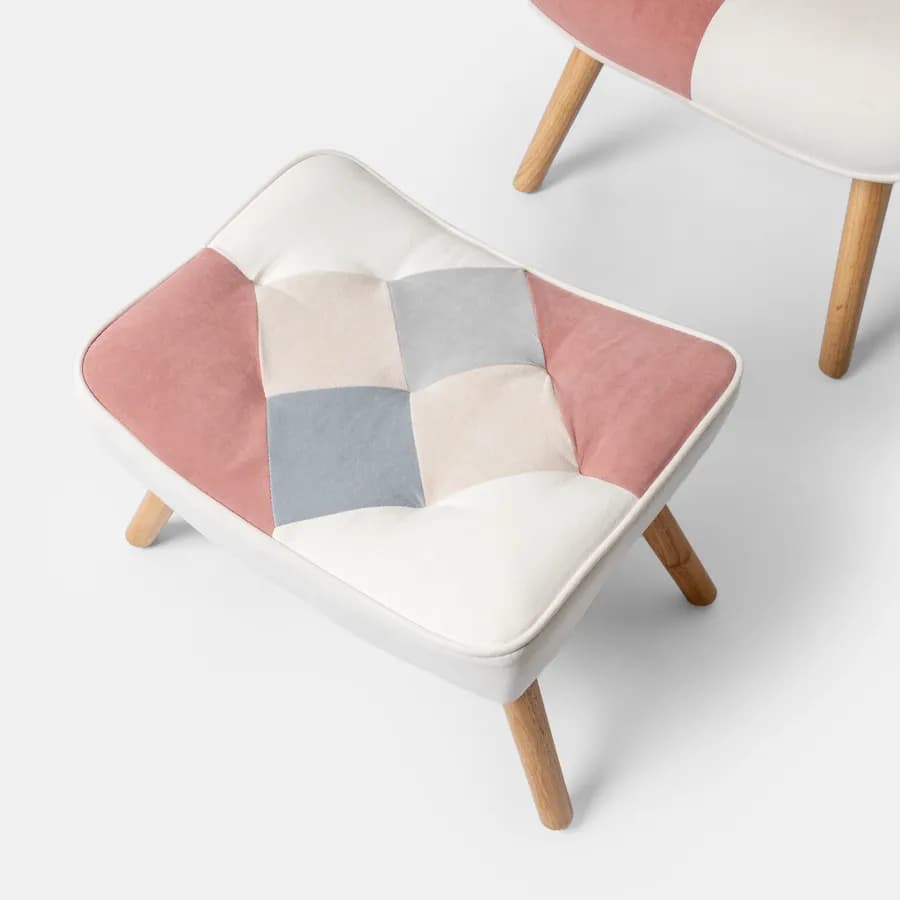 Poltrona scandinava in tessuto patchwork multicolor rosa con poggiapiedi - Copenaghen
