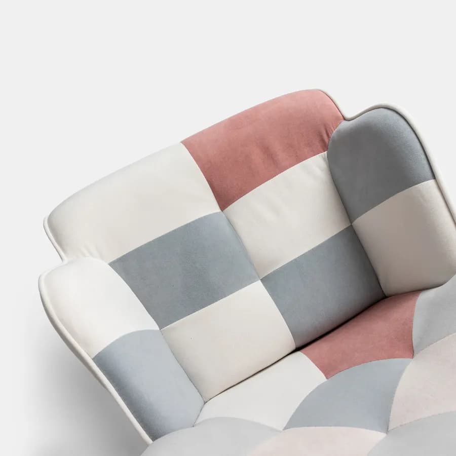 Poltrona scandinava in tessuto patchwork multicolor rosa con poggiapiedi - Copenaghen