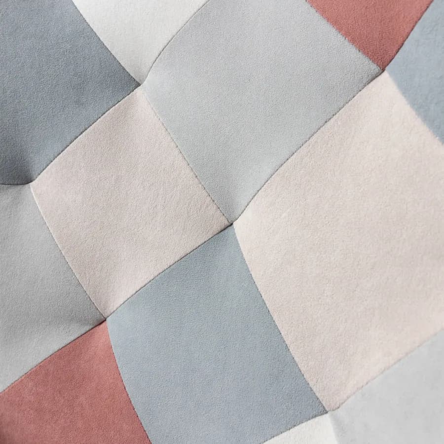 Poltrona scandinava in tessuto patchwork multicolor rosa con poggiapiedi - Copenaghen