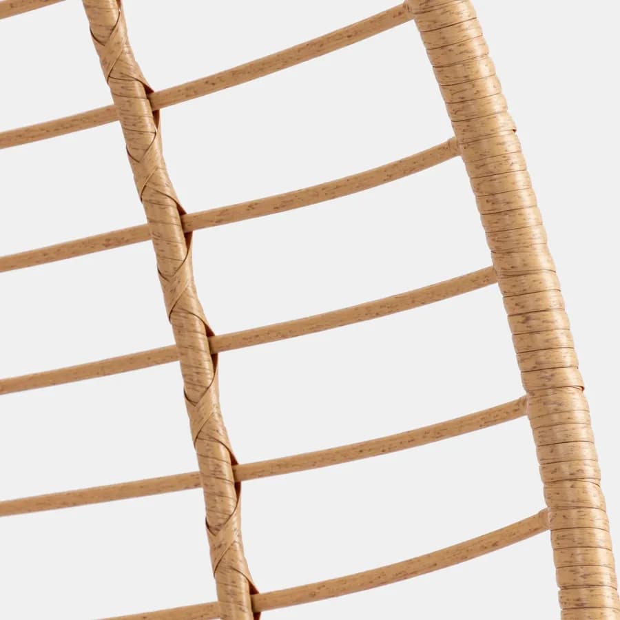 Poltrona sospesa in acciaio e polyrattan naturale con cuscini - Strobo