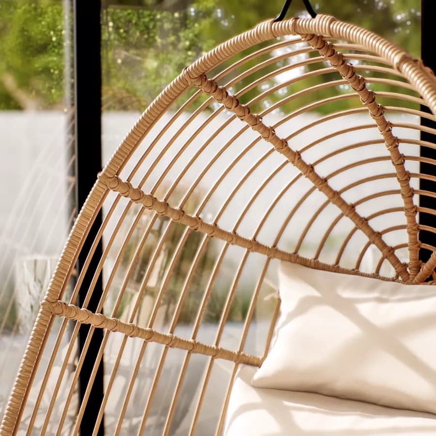 Poltrona sospesa in polyrattan naturale con cuscino e supporto - Tristan