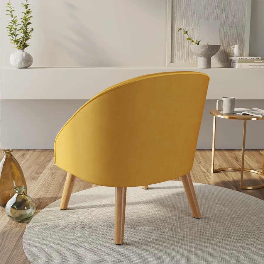 Poltrona in velluto giallo ocra con gambe effetto legno - Fable