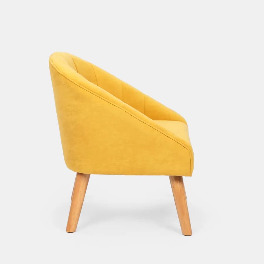 Poltrona in velluto giallo ocra con gambe effetto legno - Fable