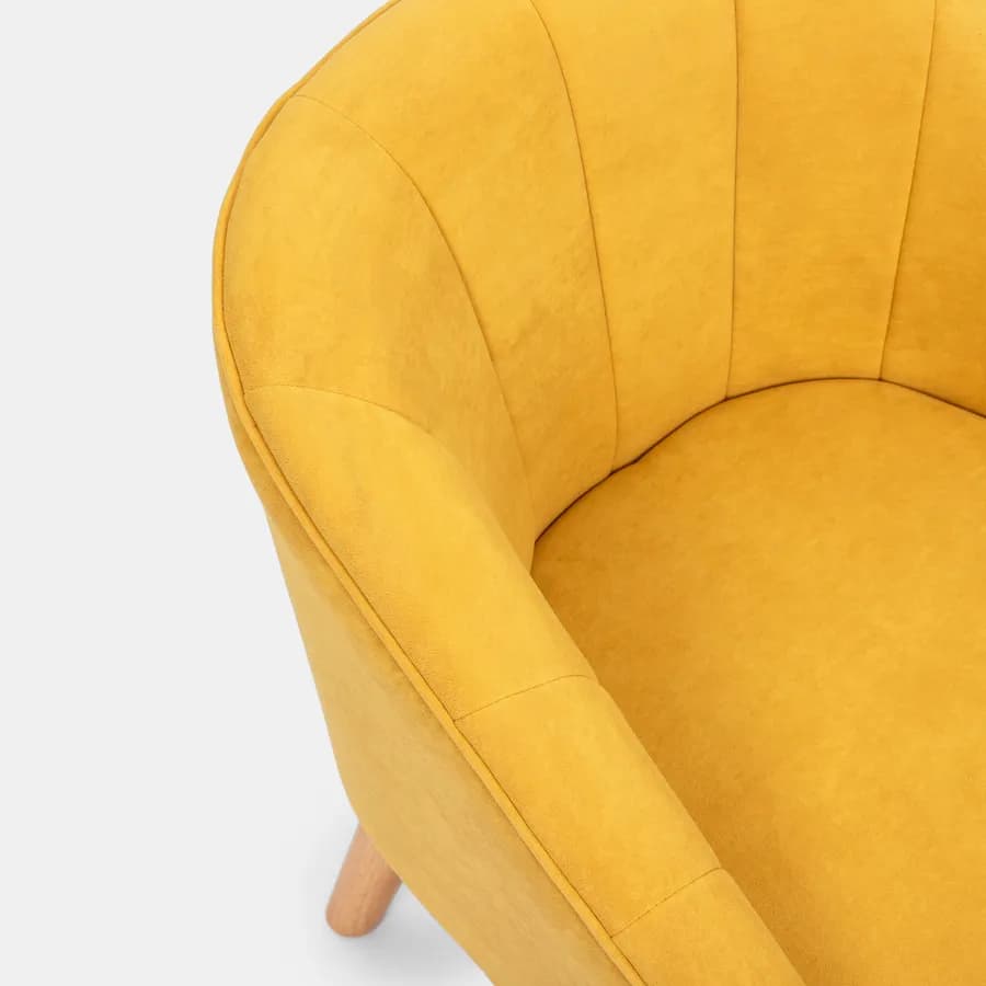 Poltrona in velluto giallo ocra con gambe effetto legno - Fable
