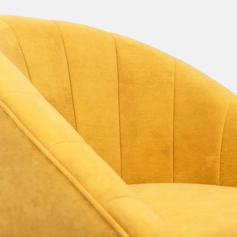 Poltrona in velluto giallo ocra con gambe effetto legno - Fable