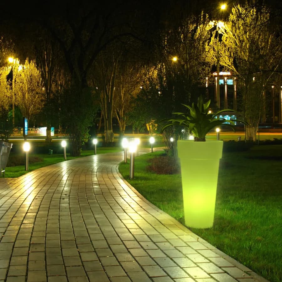 Portavaso da esterno rotondo 48 cm in polietilene neutro con kit luce - Livery