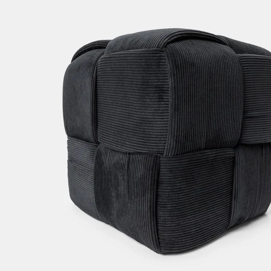 Pouf 36x36 cm in velluto a coste nero antimacchia e idrorepellente - Josef
