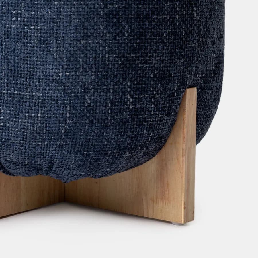 Pouf 41 cm in tessuto ciniglia blu con base in legno - Hartley