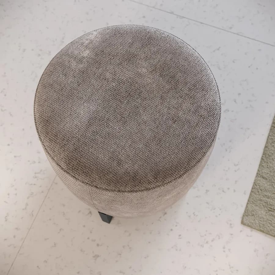 Pouf 41 cm in tessuto ciniglia grigio con base in legno nero - Hartley