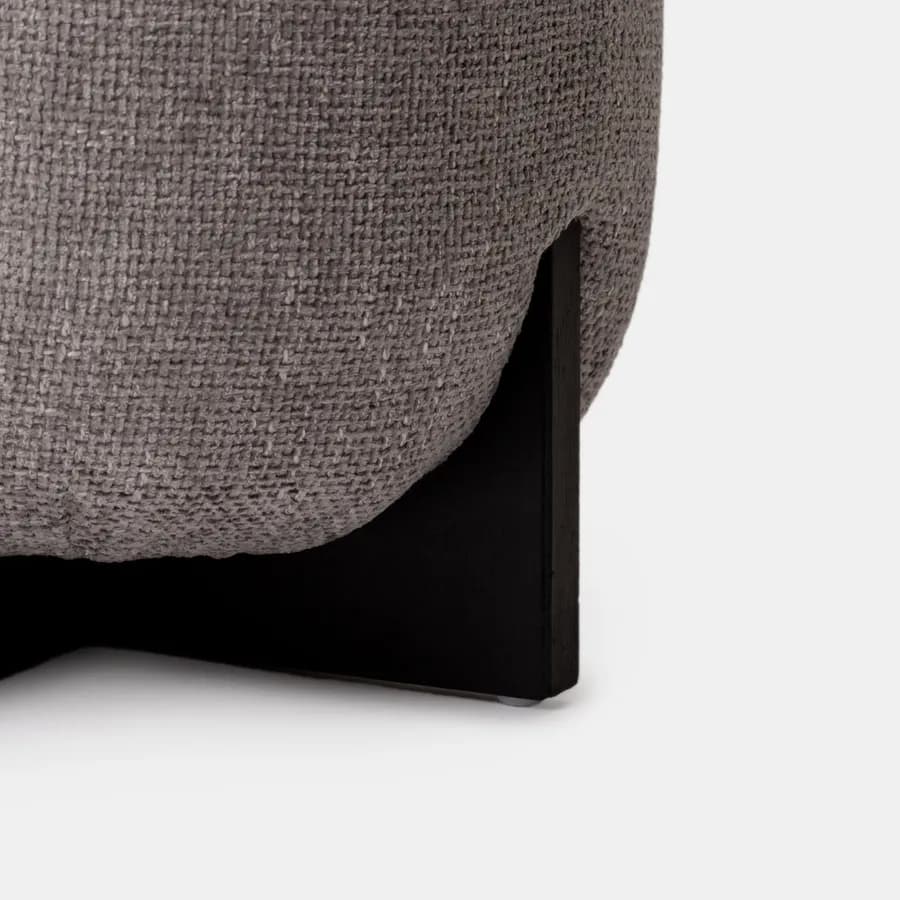 Pouf 41 cm in tessuto ciniglia grigio con base in legno nero - Hartley
