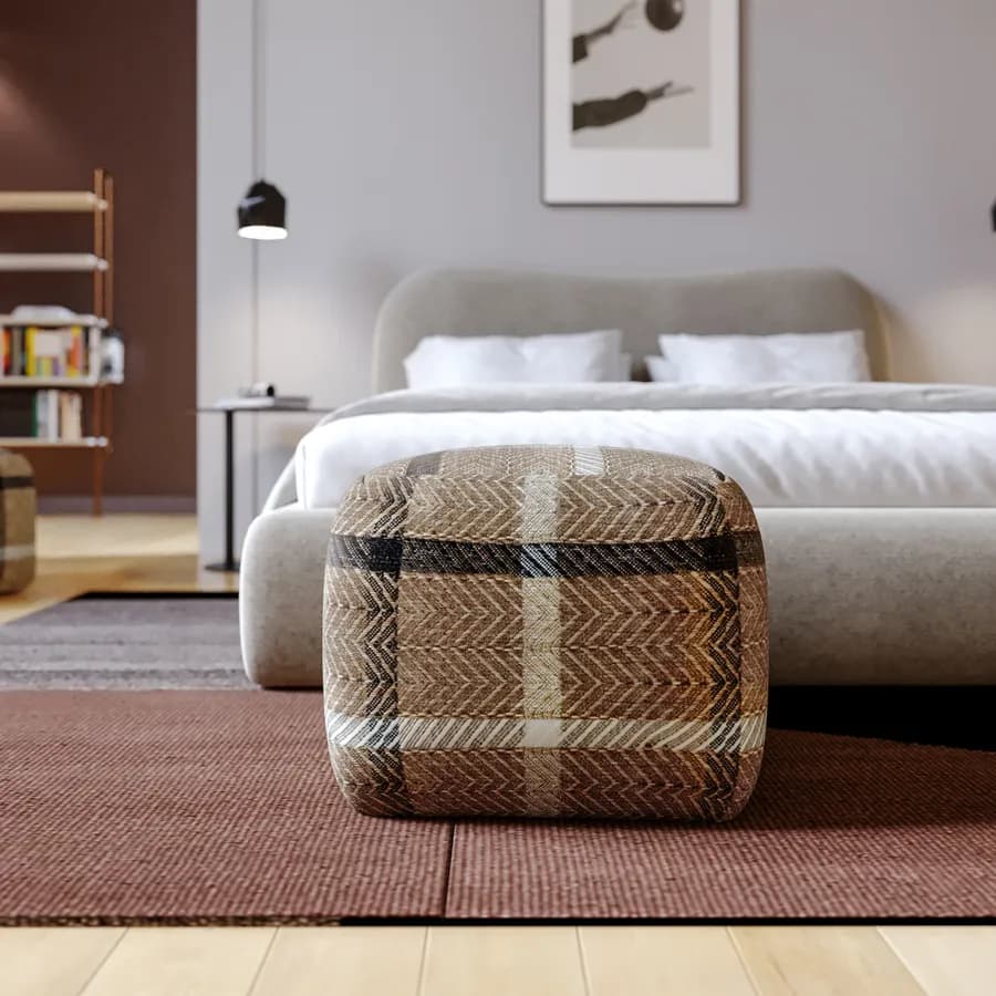 Pouf imbottito 45x45 cm in tessuto idrorepellente a quadri cappuccino - Rupert