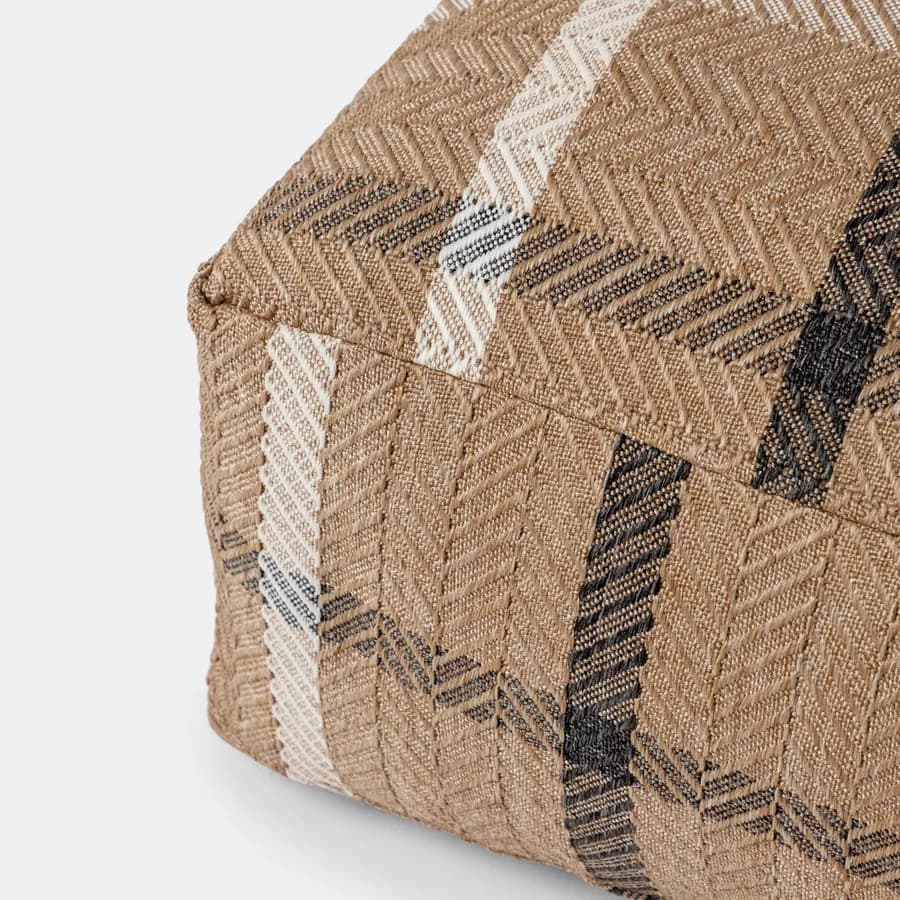 Pouf imbottito 45x45 cm in tessuto idrorepellente a quadri cappuccino - Rupert