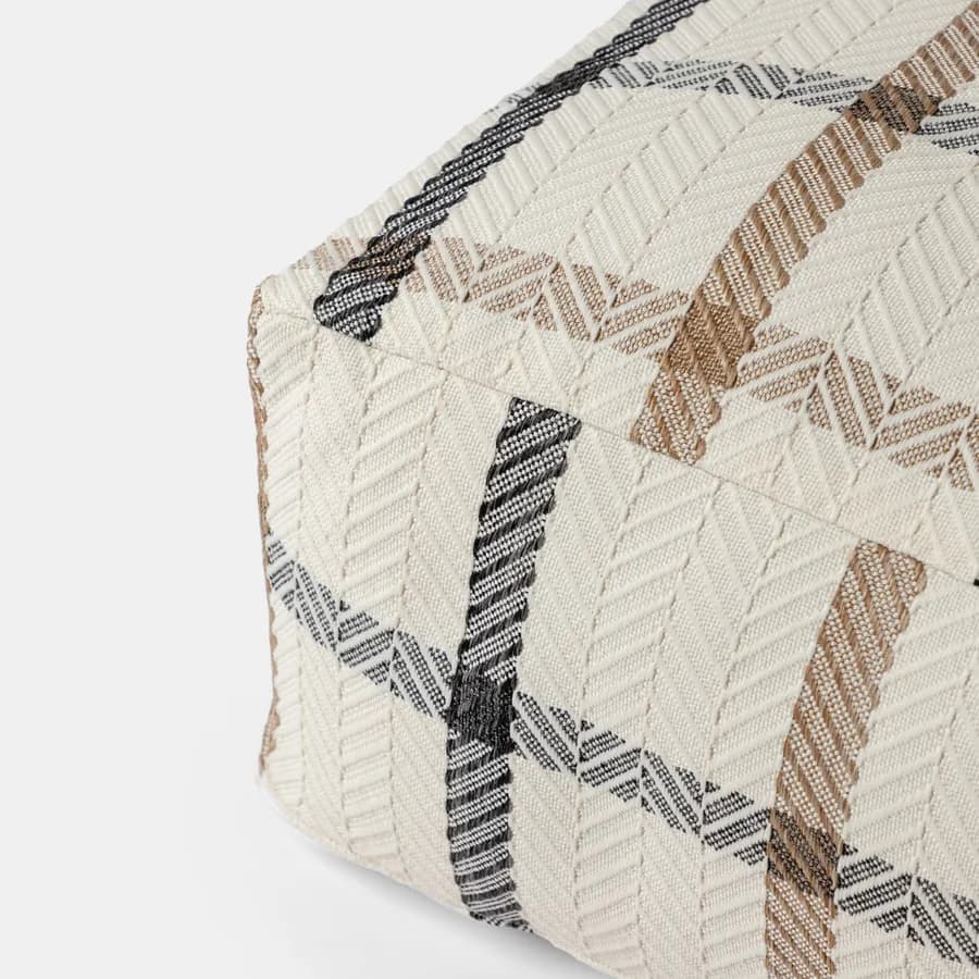 Pouf imbottito 60x60 cm in tessuto idrorepellente a quadri bianco - Rupert