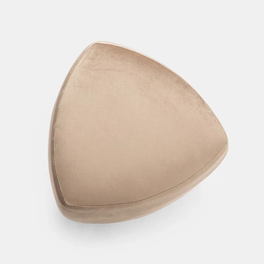 Pouf triangolare 43 cm in velluto tortora imbottito - Joyner