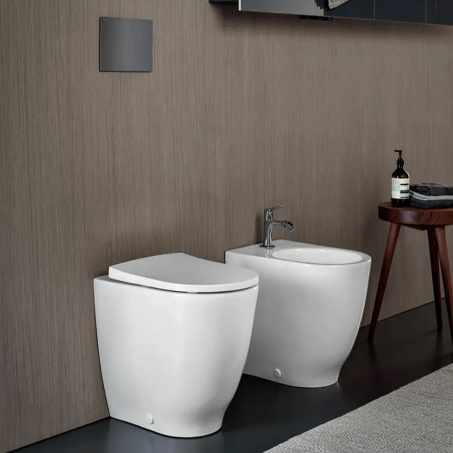 Sanitari filomuro a cacciata rimfree sedile SoftClose Serie Acanto - Geberit