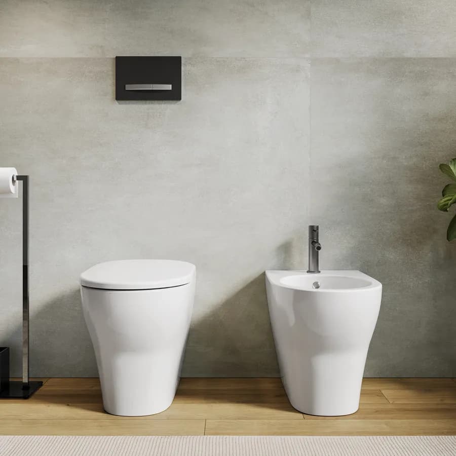 Sanitari filomuro in ceramica con sedile bianco Serie Selnova Premium - Geberit