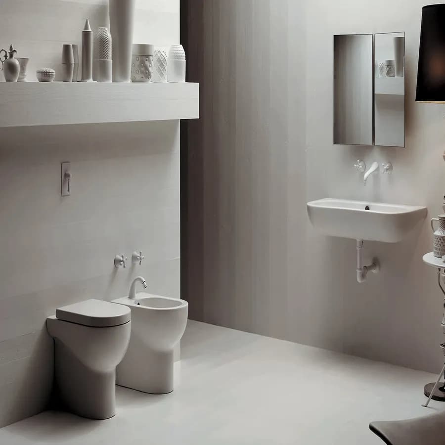 Sanitari per ristrutturazioni Nuvola con scarico traslato regolabile wc bidet e sedile softclose