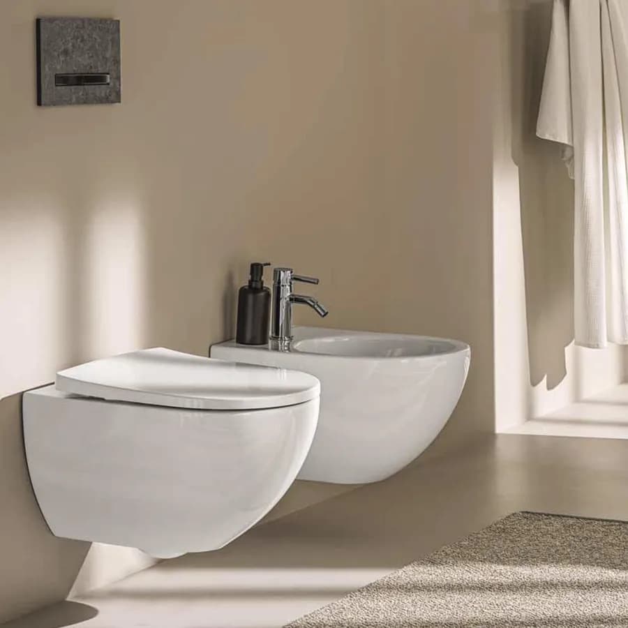 Sanitari sospesi a cacciata rimfree sedile SoftClose keratect Serie Acanto - Geberit