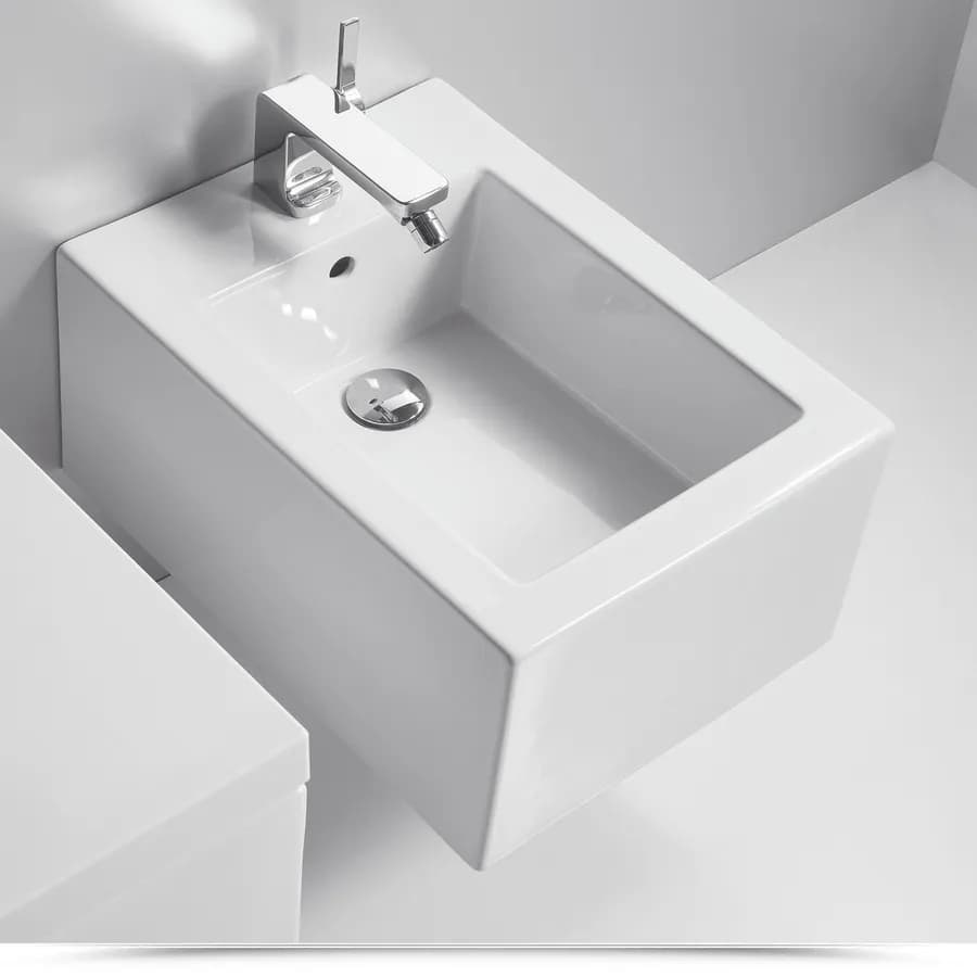 Sanitari sospesi in ceramica serie con sedile copri wc e kit fissaggio - Frozen di Simas