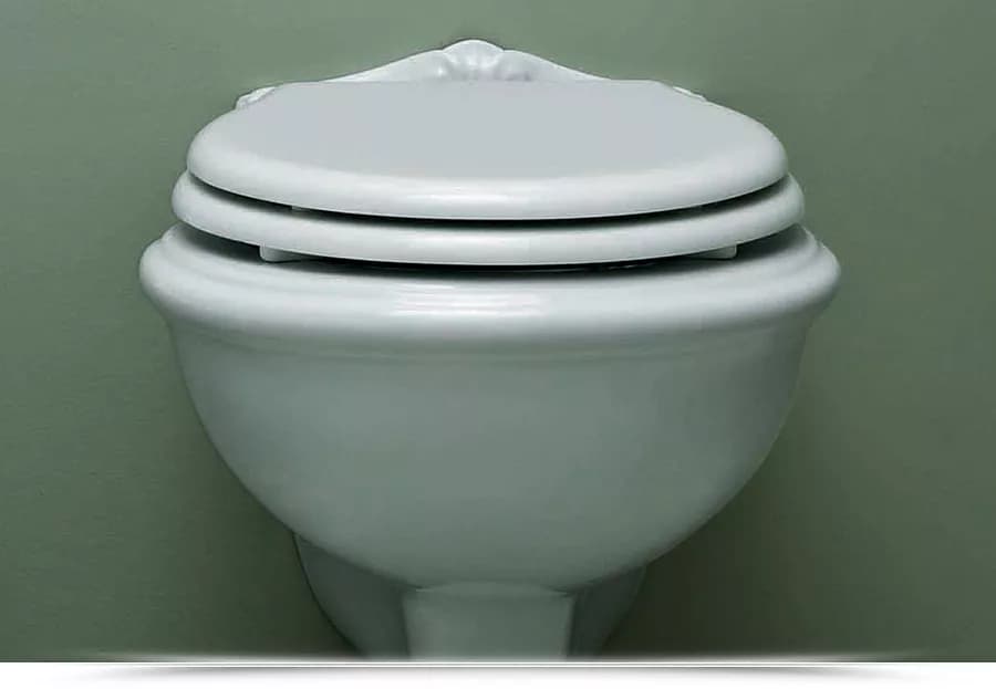 Sanitari sospesi in ceramica serie JUBILAEUM di Azzurra con sedile copri wc design classico