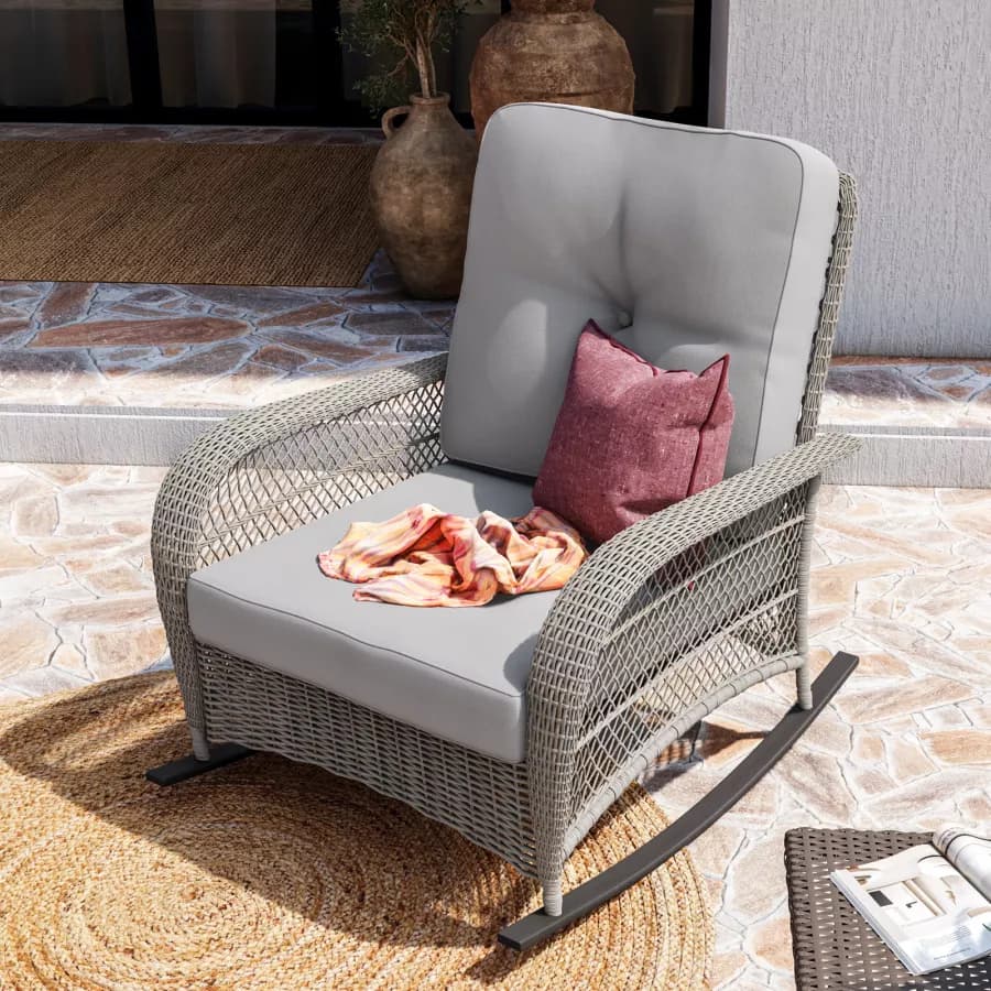 Sedia a dondolo in polyrattan grigio con cuscino grigio - Irmas