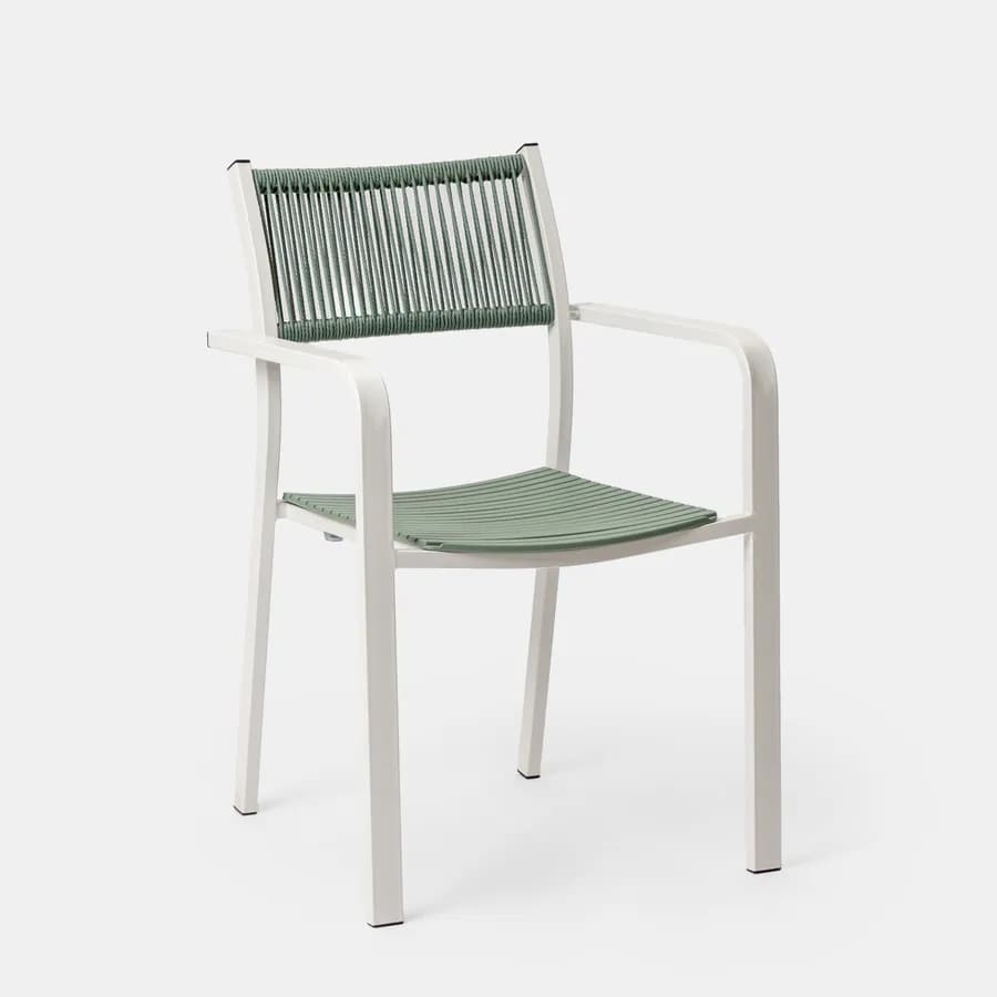Sedia con braccioli in acciaio bianco con seduta in polipropilene verde veronese e schienale in corda - Nevir
