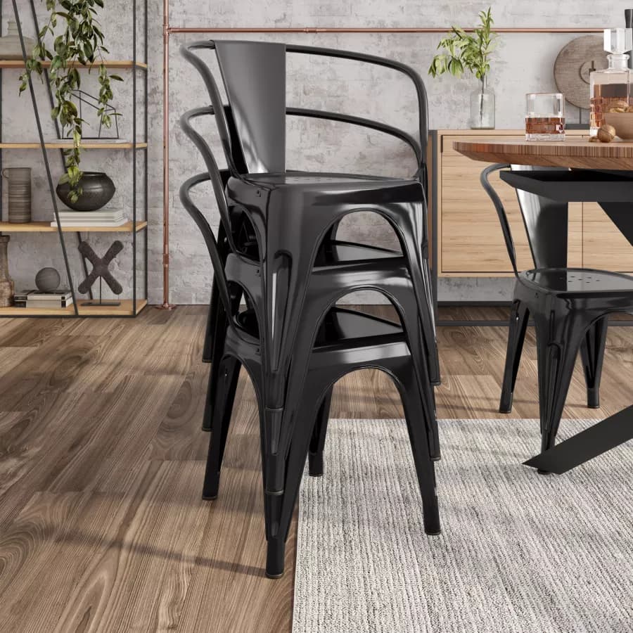 Sedia con braccioli impilabile stile industrial in metallo nero - Farley