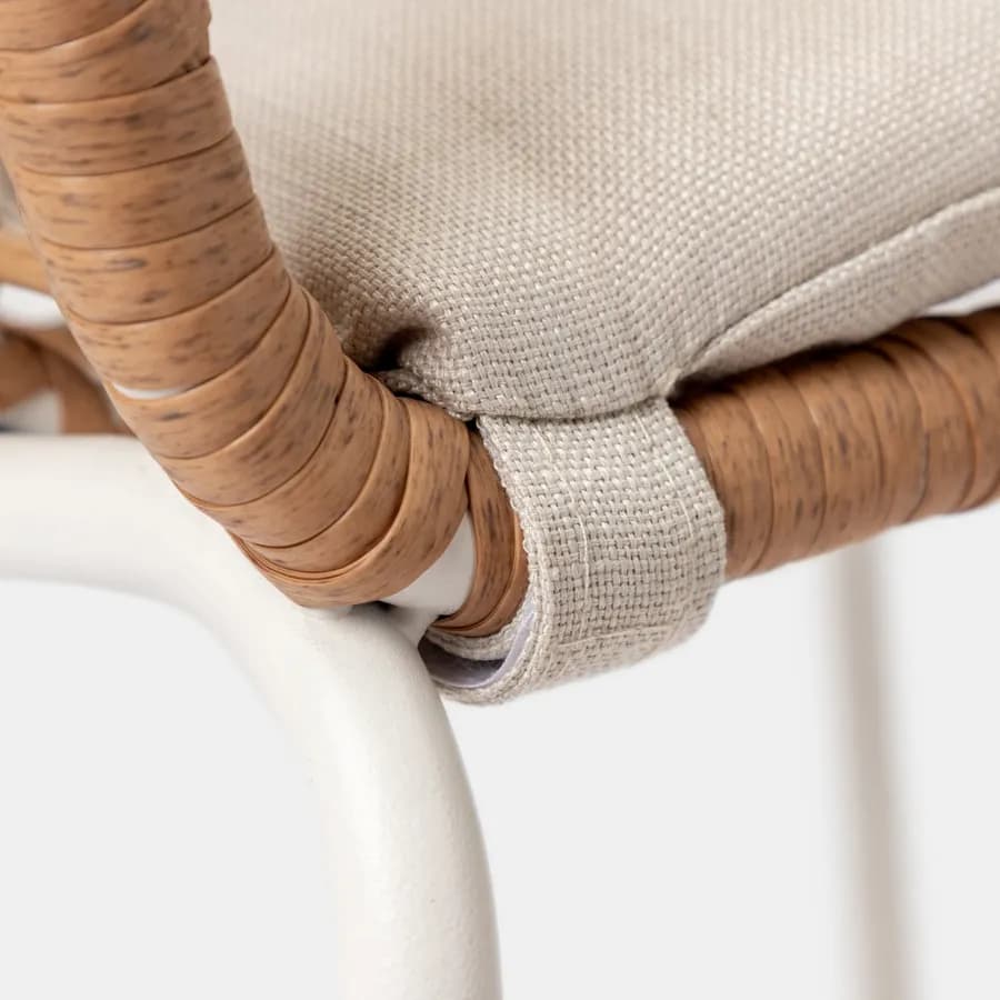 Sedia da esterno impilabile in acciaio bianco e polyrattan naturale con cuscino - Griel