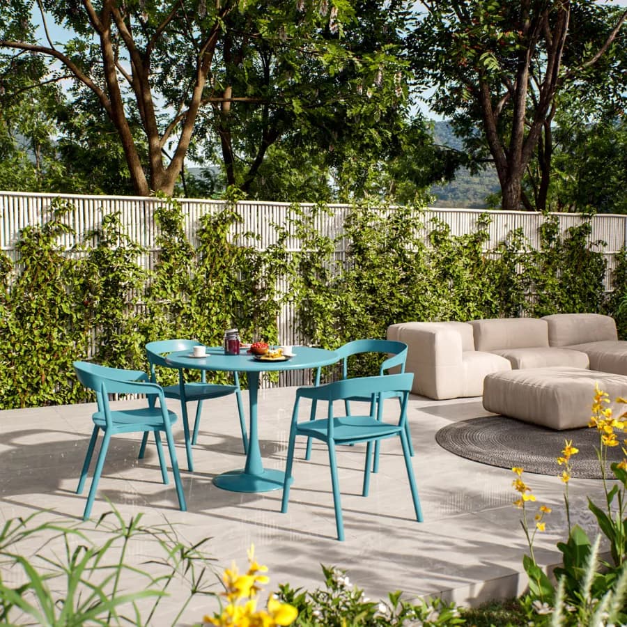 Sedia da giardino con schienale avvolgente in polipropilene blu maldive - Astrin