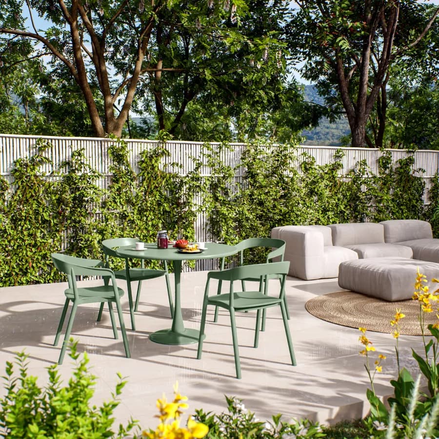 Sedia da giardino con schienale avvolgente in polipropilene verde salvia - Astrin