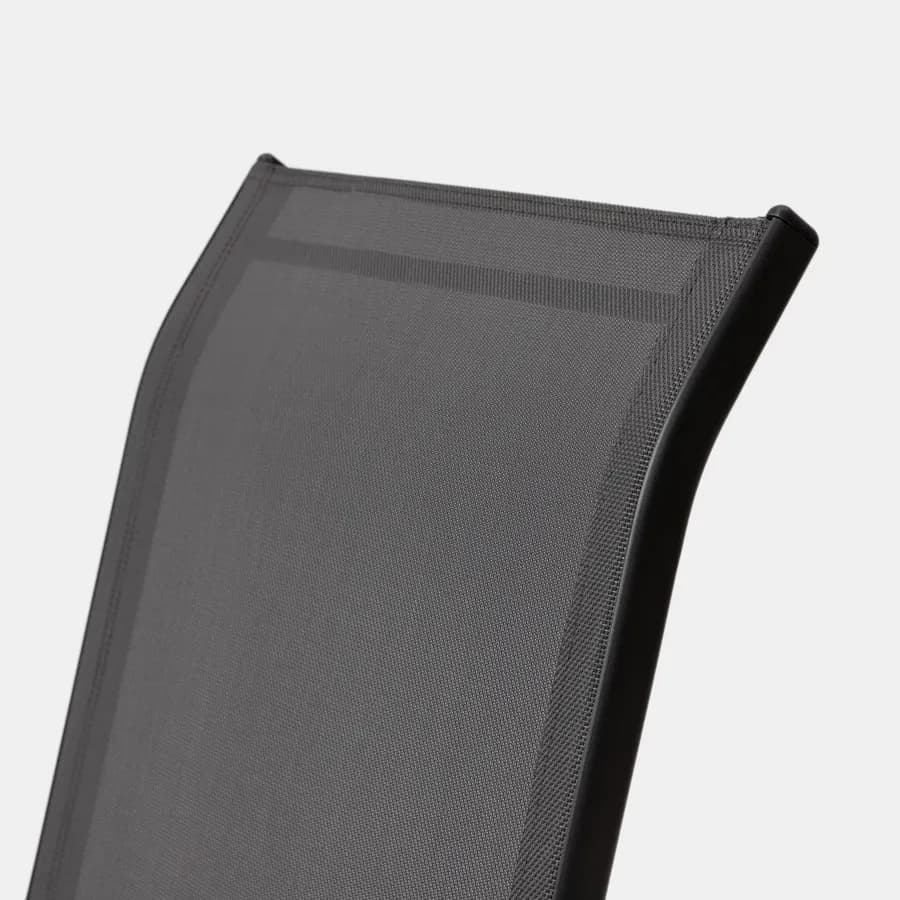 Sedia da giardino impilabile con braccioli effetto legno in acciaio antracite e textilene grigio scuro - Zasyl